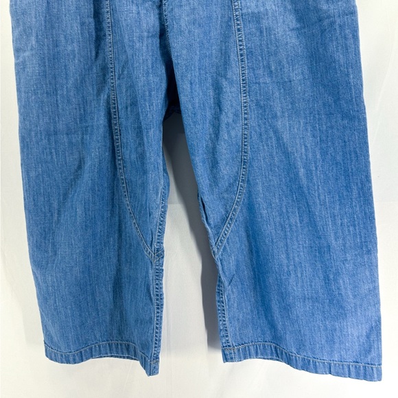 Free People Lunan Crop Harem Relaxed Fit Chambray Jeans Medium - Picture 6 of 7